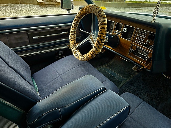 Lincoln Continental 13 of 27