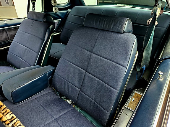 Lincoln Continental 17 of 27
