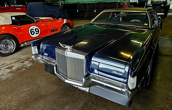 Lincoln Continental 6 of 27