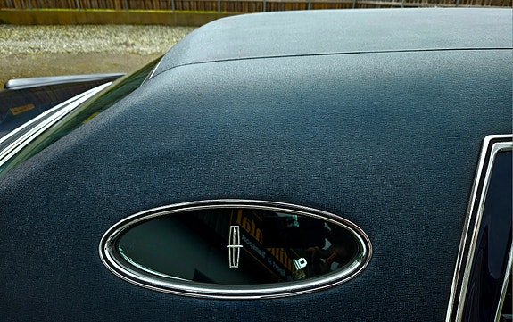 Lincoln Continental 12 of 27