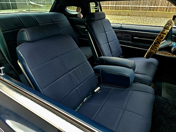 Lincoln Continental 16 of 27