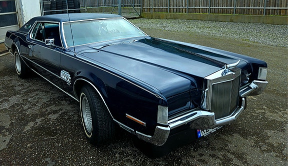 Lincoln Continental 2 of 27