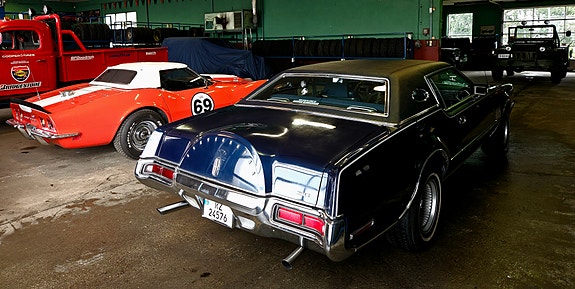 Lincoln Continental 8 of 27