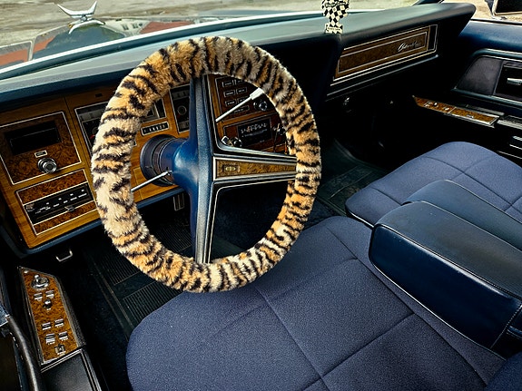 Lincoln Continental 14 of 27