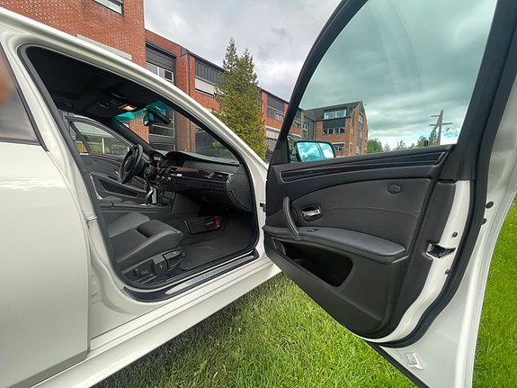 BMW 525Xi 10 of 16
