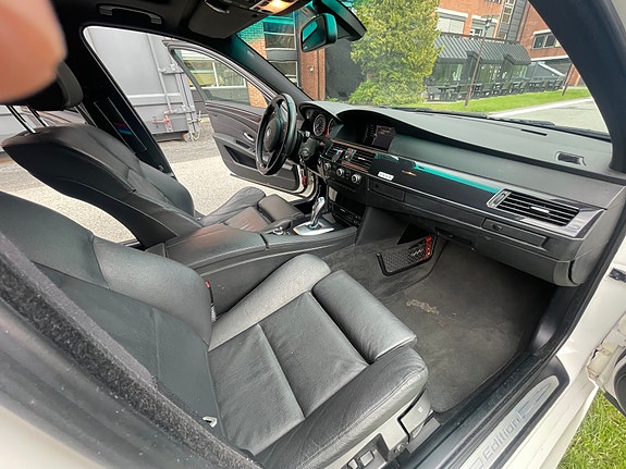 BMW 525Xi 11 of 16