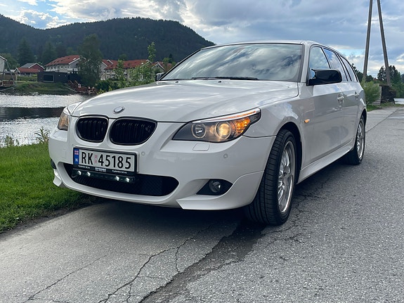 BMW 525Xi 2 of 16