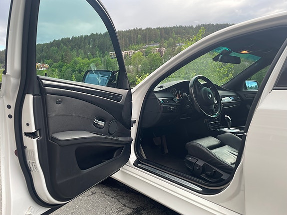 BMW 525Xi 8 of 16