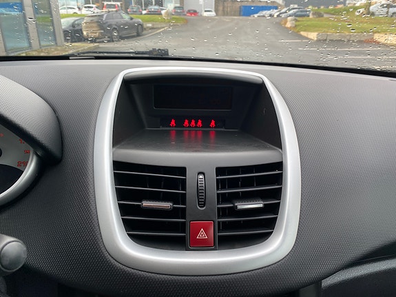 Peugeot 207 10 of 12