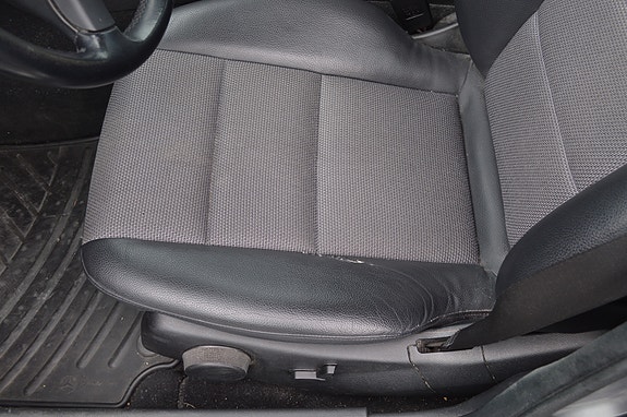 Mercedes-Benz C200 18 of 18