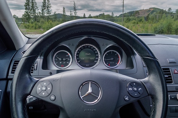 Mercedes-Benz C200 8 of 18