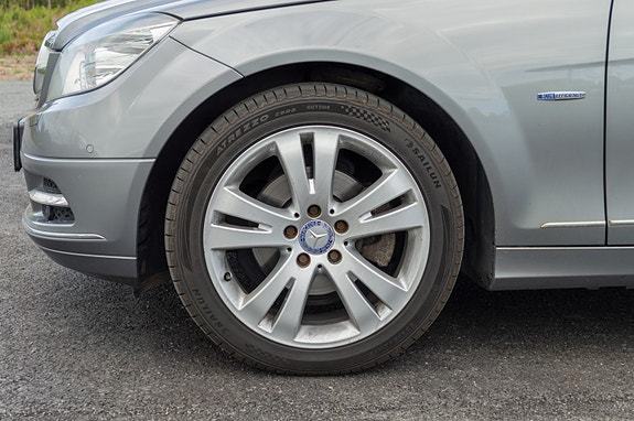 Mercedes-Benz C200 11 of 18