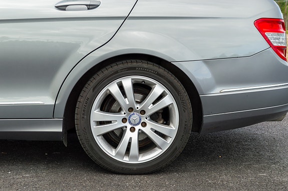 Mercedes-Benz C200 13 of 18