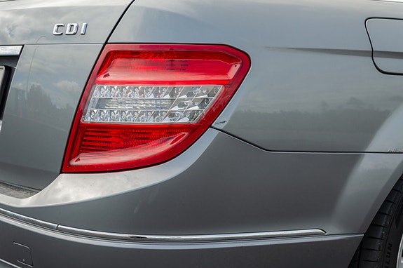 Mercedes-Benz C200 15 of 18