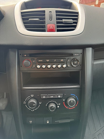 Peugeot 207 22 of 30