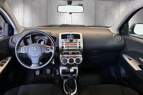 Toyota Urban Cruiser 9 of 30