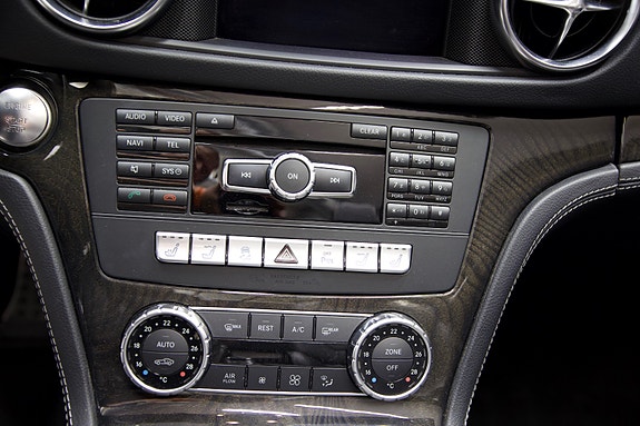 Mercedes-Benz SL350 24 of 27