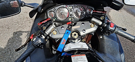 Suzuki GSX 1300 R Hayabusa 23 of 30