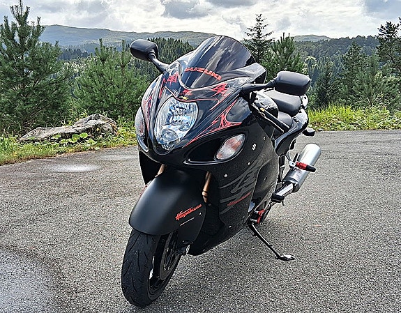 Suzuki GSX 1300 R Hayabusa 2 of 30