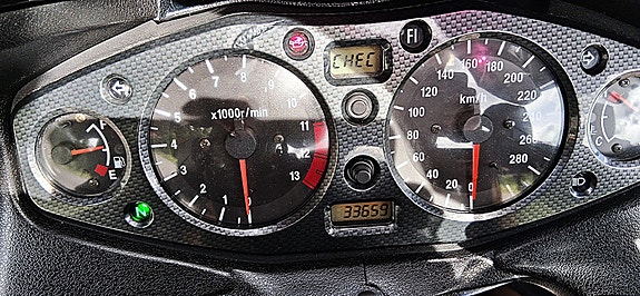 Suzuki GSX 1300 R Hayabusa 24 of 30