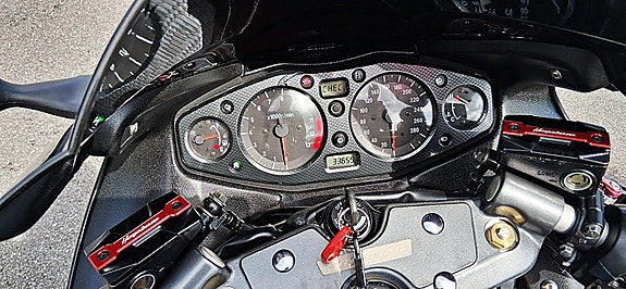 Suzuki GSX 1300 R Hayabusa 22 of 30