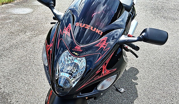 Suzuki GSX 1300 R Hayabusa 8 of 30
