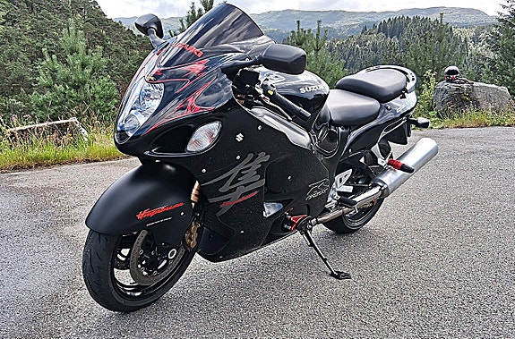 Suzuki GSX 1300 R Hayabusa 3 of 30