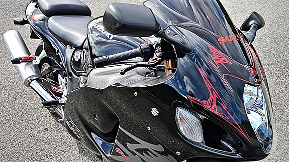 Suzuki GSX 1300 R Hayabusa 25 of 30