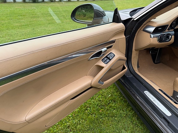 Porsche 911 Carrera 4S 26 of 30