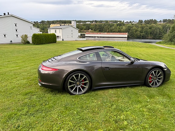 Porsche 911 Carrera 4S 4 of 30