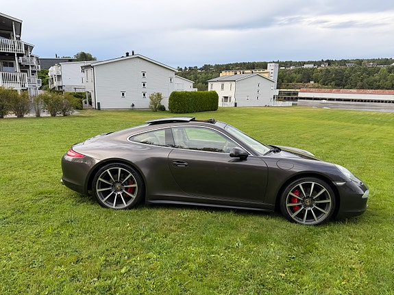 Porsche 911 Carrera 4S 6 of 30