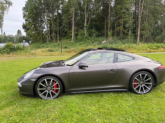 Porsche 911 Carrera 4S 15 of 30
