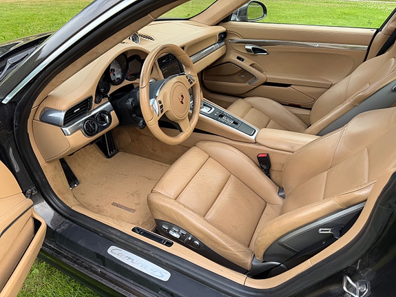 Porsche 911 Carrera 4S 22 of 30