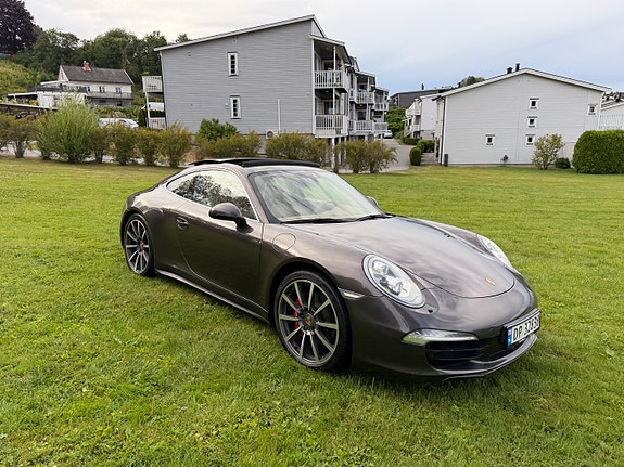 Porsche 911 Carrera 4S 9 of 30