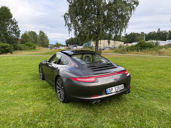 Porsche 911 Carrera 4S 19 of 30