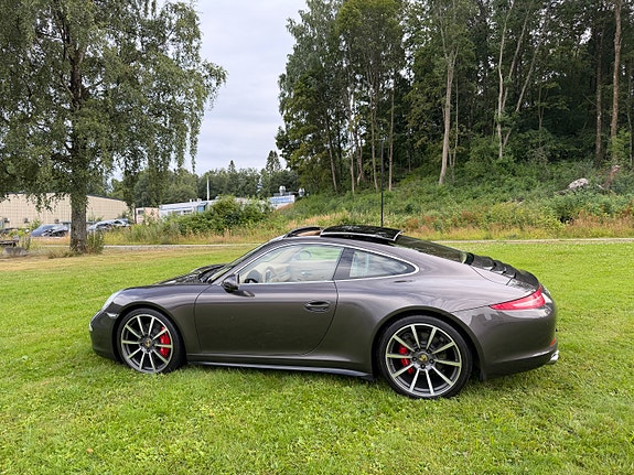 Porsche 911 Carrera 4S 16 of 30