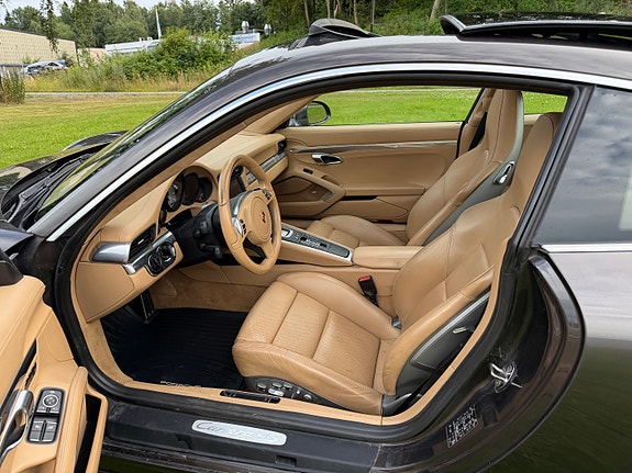 Porsche 911 Carrera 4S 21 of 30