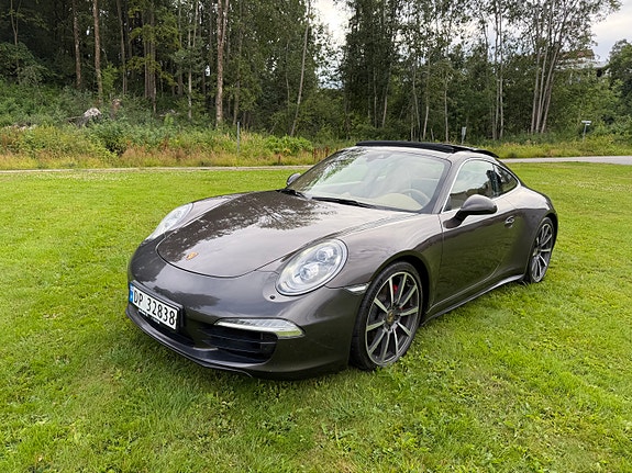Porsche 911 Carrera 4S 13 of 30