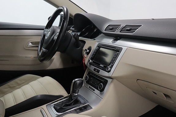 Volkswagen Passat CC 17 of 22