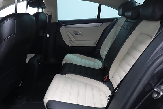 Volkswagen Passat CC 19 of 22