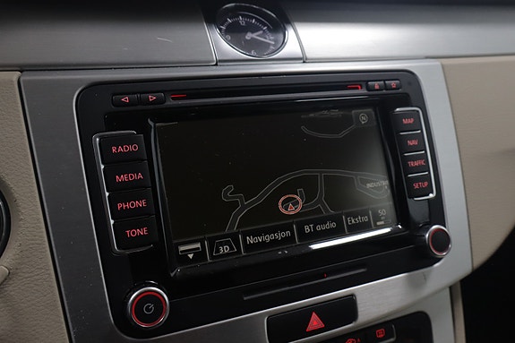 Volkswagen Passat CC 13 of 22