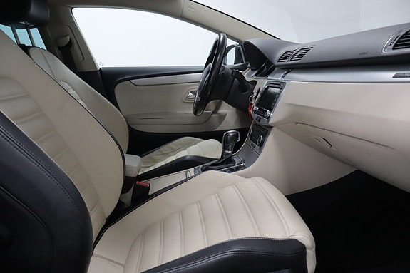 Volkswagen Passat CC 18 of 22