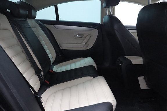 Volkswagen Passat CC 20 of 22