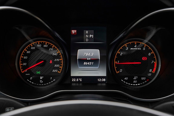 Mercedes-Benz C63 15 of 30