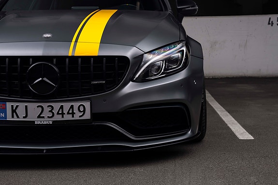Mercedes-Benz C63 3 of 30