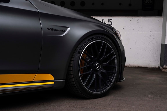 Mercedes-Benz C63 6 of 30