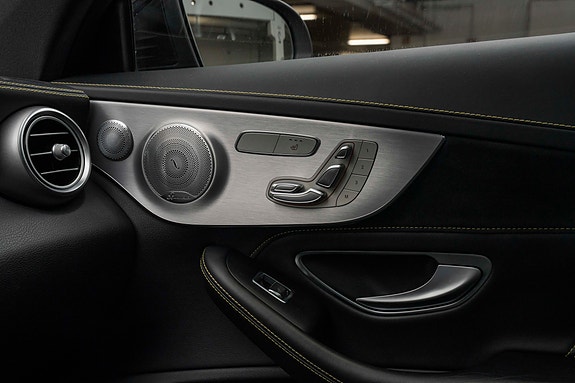 Mercedes-Benz C63 26 of 30