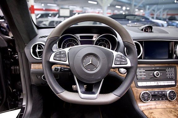 Mercedes-Benz SL400 23 of 30