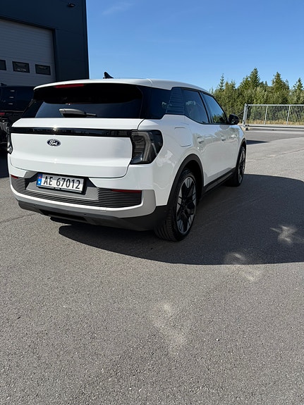 Ford Explorer 3 of 5