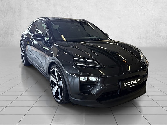 Porsche Macan 4 3 of 5